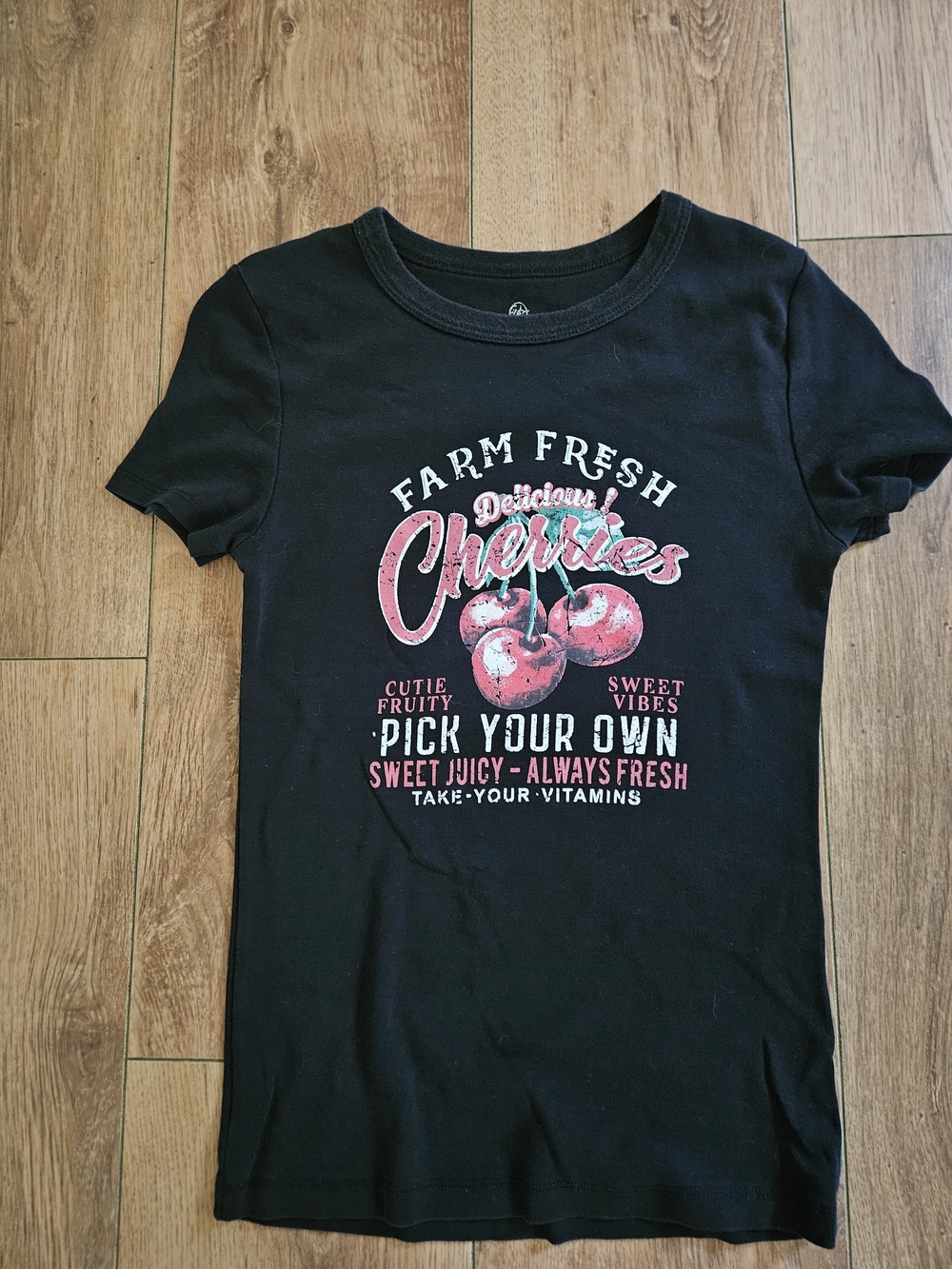 Black 'Farm Fresh Cherries' Graphic Tee Womens M Vintage Threadz